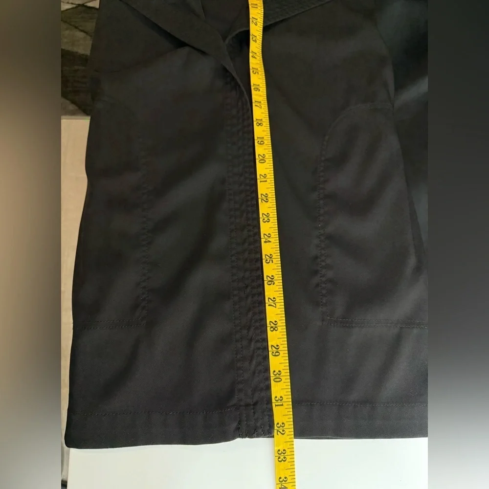 Max Studio color black